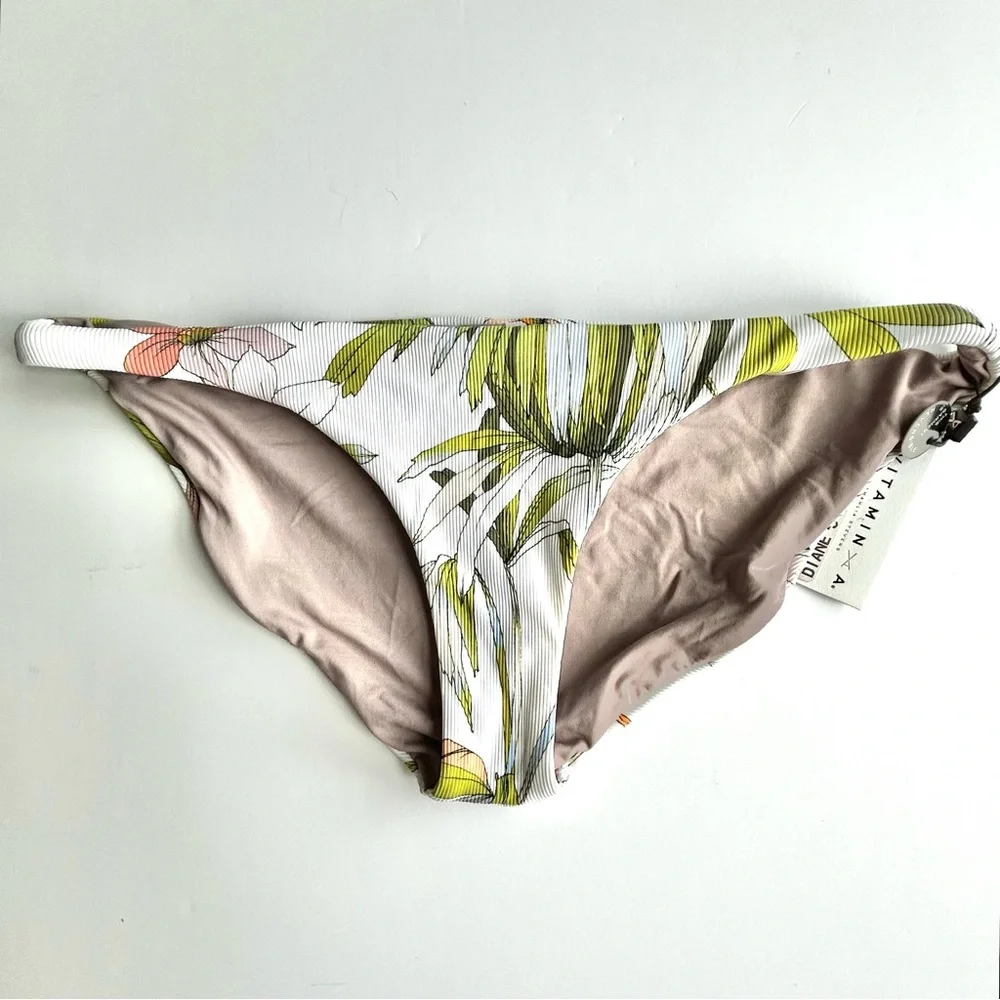 🍒NWT Vitamin A Swimwear Bikini Bottom. Reversible. Size: 6/Small - Picture 2 of 12